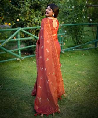 Women orange Art silk handloom saree 3