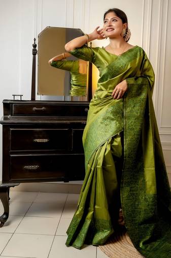 Women green Art silk handloom saree