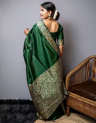 Women dark green Art silk handloom saree 2