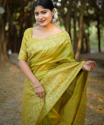 Women light green Art silk handloom saree 3