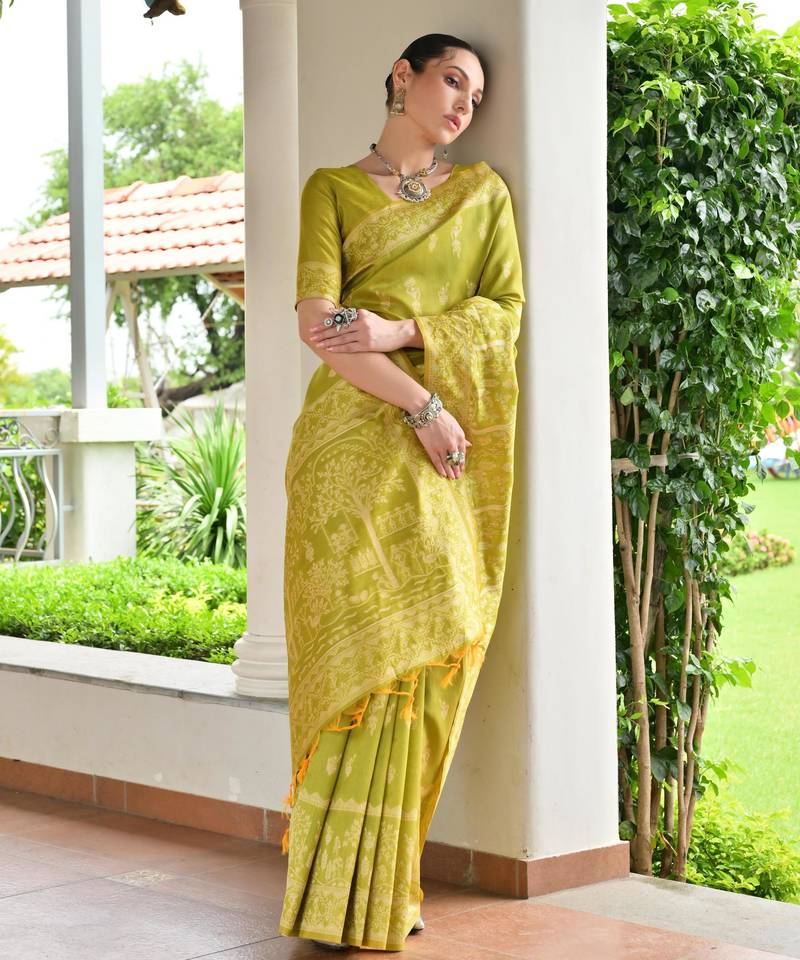 Women light green Art silk handloom saree