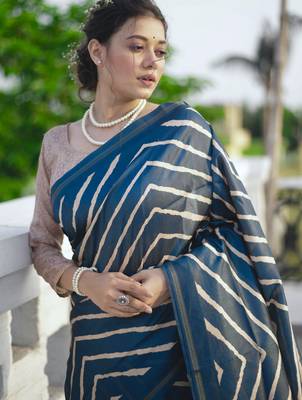 Women grey art silk handloom saree 1