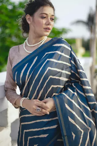 Women grey art silk handloom saree
