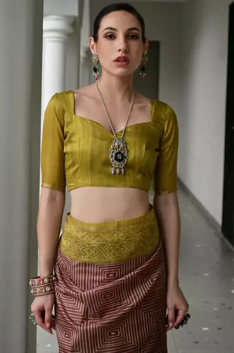 Women mehndi Art silk handloom saree