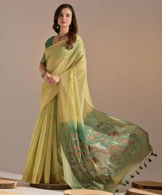 Women yellow cotton handloom saree 2