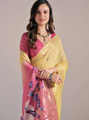 Women yellow cotton handloom saree 3