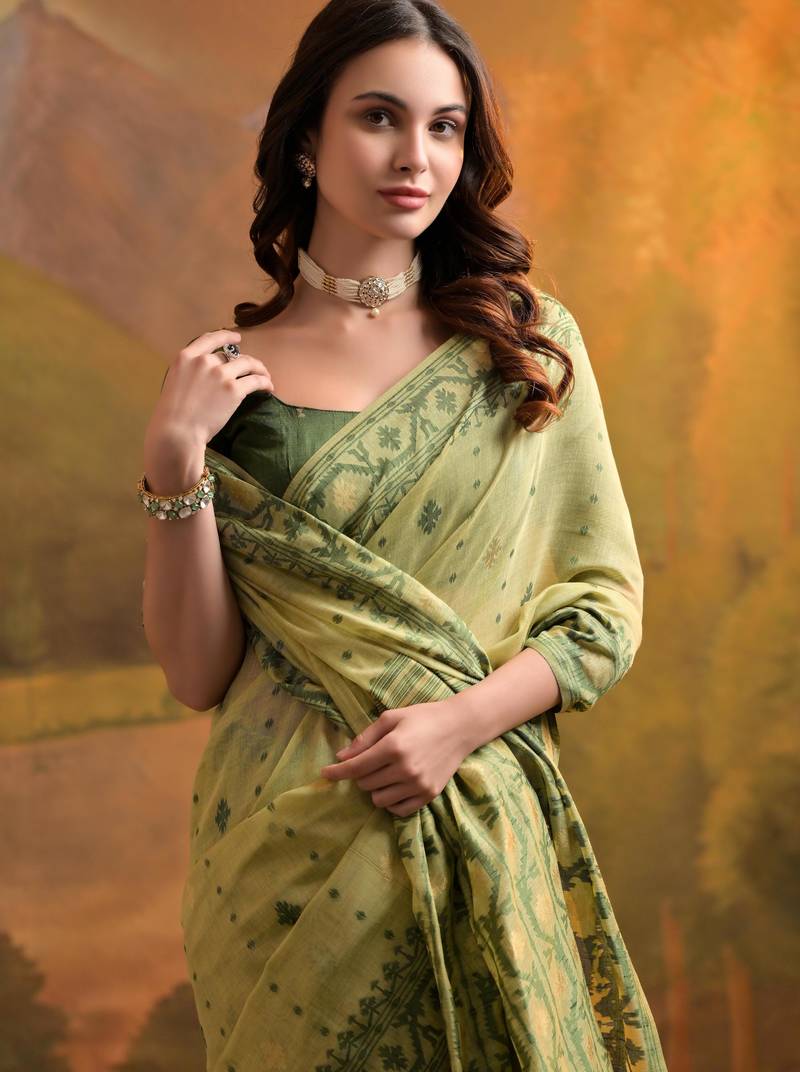 Women light pista cotton handloom saree