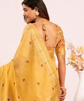 Women yellow cotton handloom saree 3