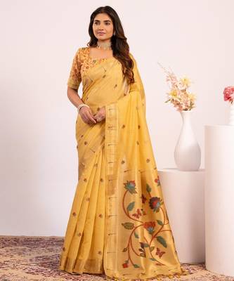 Women yellow cotton handloom saree 4