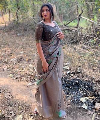 Women grey Art silk handloom saree 3