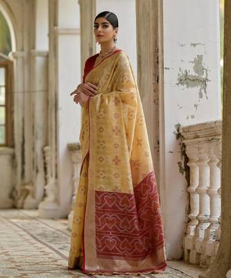 Women cream Art silk handloom saree 4
