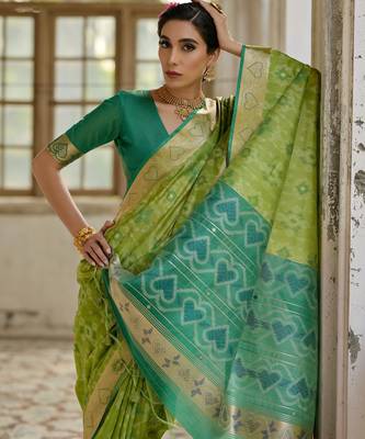 Women pista Art silk handloom saree 4
