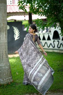 Women grey art silk handloom saree 2