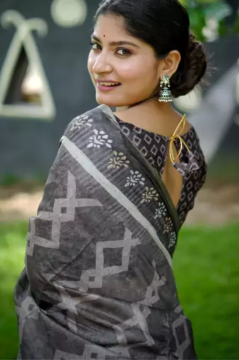 Women grey art silk handloom saree