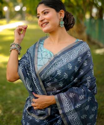 Women blue art silk handloom saree 4