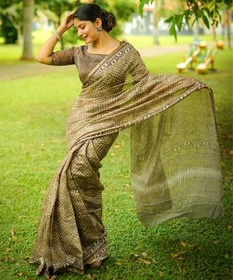 Women mehndi art silk handloom saree 3