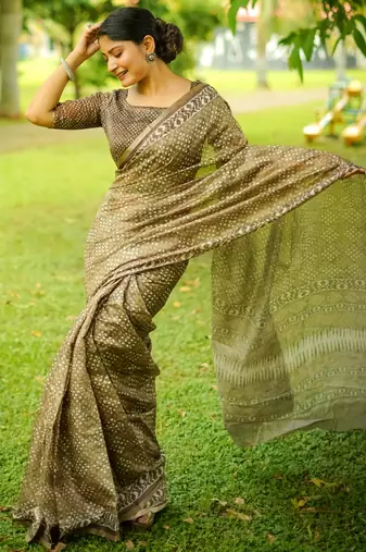 Women mehndi art silk handloom saree