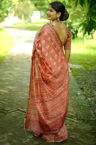 Women pink art silk handloom saree