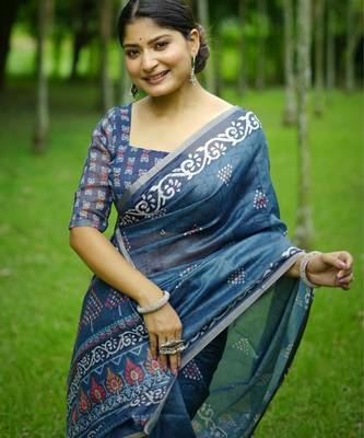 Women blue art silk handloom saree 2