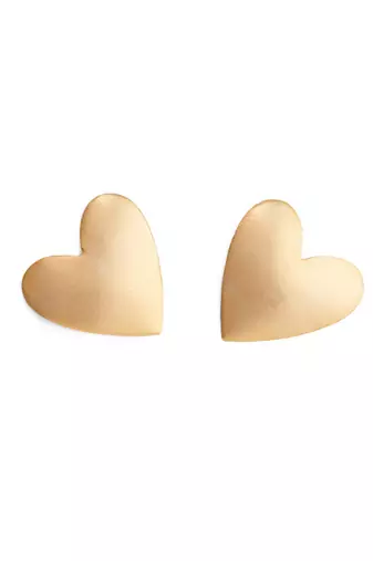 Golden smooth heart studs