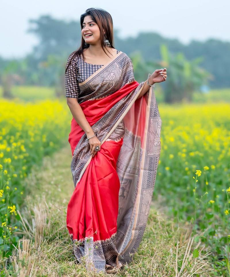 Women red art silk handloom saree