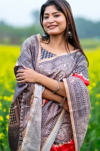 Women red art silk handloom saree