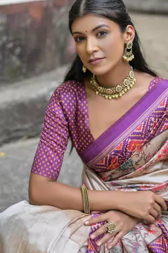 Women wine art silk handloom saree
