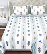 White & blue floral block print pure cotton king size bedsheet with 2 pillow covers (100×108 inches)