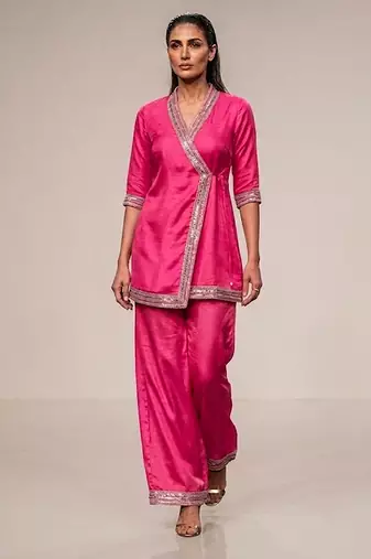 Fuchsia pink embroidered gazi silk kurta set