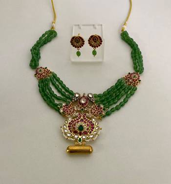 Emerald kundan floral necklace & earring set 1