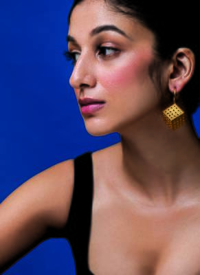 Gold mini cubical hoops earrings 2