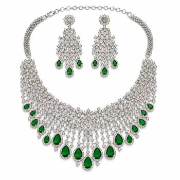 The emerald diamond necklace & earring set 1