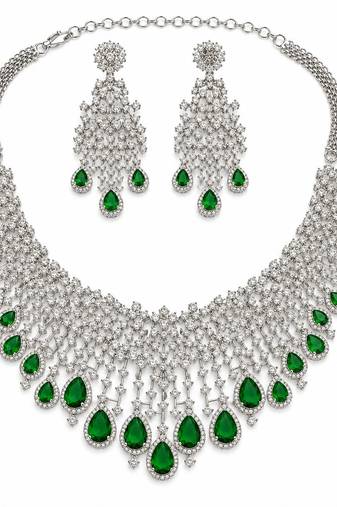 The emerald diamond necklace & earring set