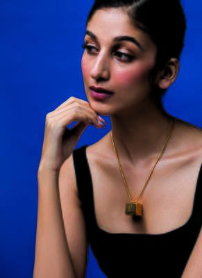 Gold  cubical pendant neckchain 2