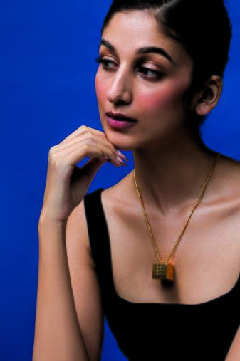 Gold  cubical pendant neckchain