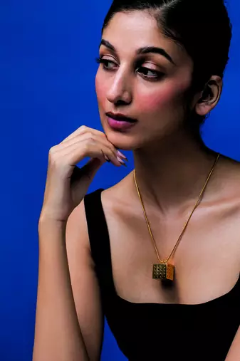 Gold  cubical pendant neckchain