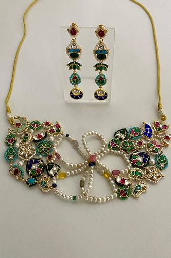 The multicolor kundan floral necklace & earring set