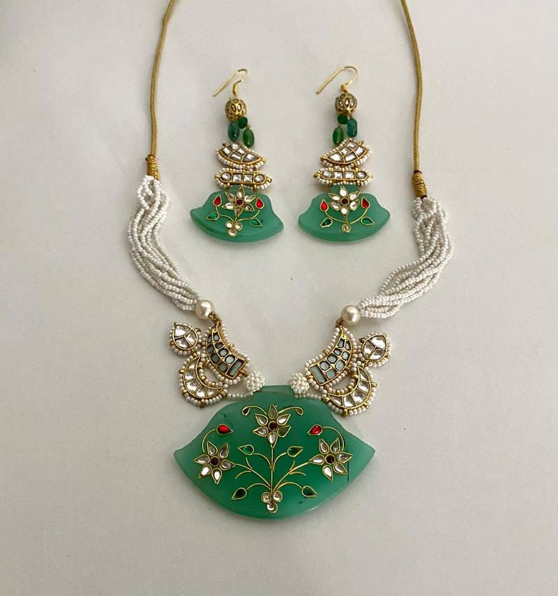 The emerald bloom kundan necklace & earring set
