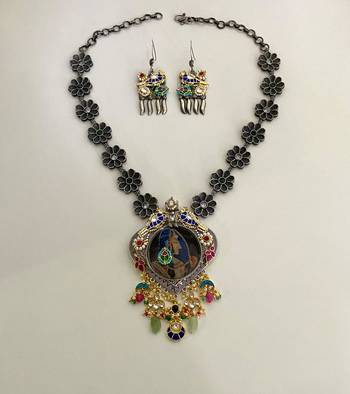 The peacock portrait necklace & earring set 1