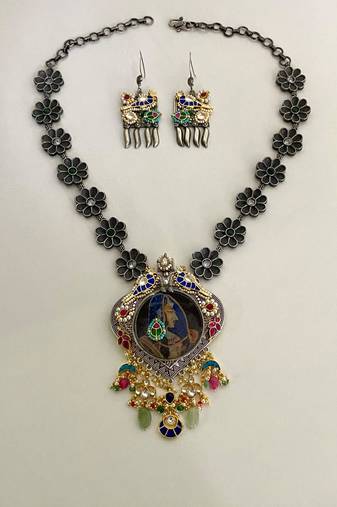 The peacock portrait necklace & earring set