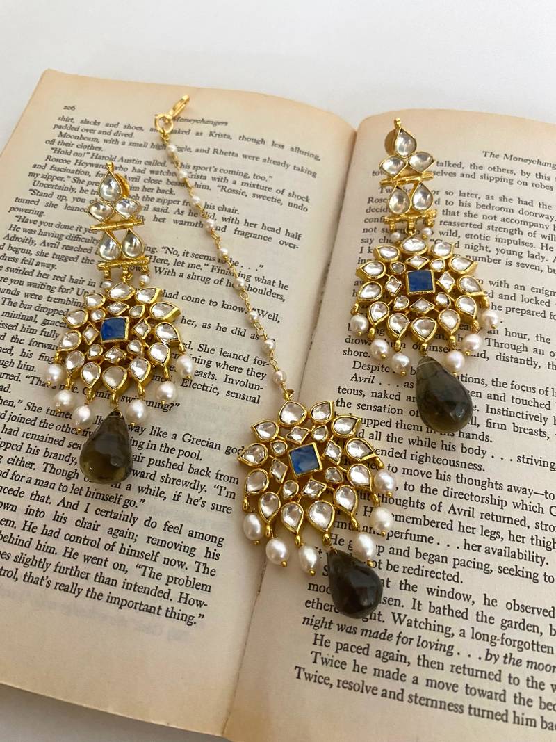 The lumina kundan tika earring set