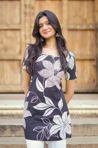 Black & White Digital Print Cotton Short Kurti