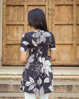 Black & White Digital Print Cotton Short Kurti 3