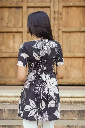 Black & White Digital Print Cotton Short Kurti