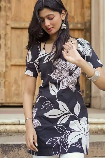 Black & White Digital Print Cotton Short Kurti
