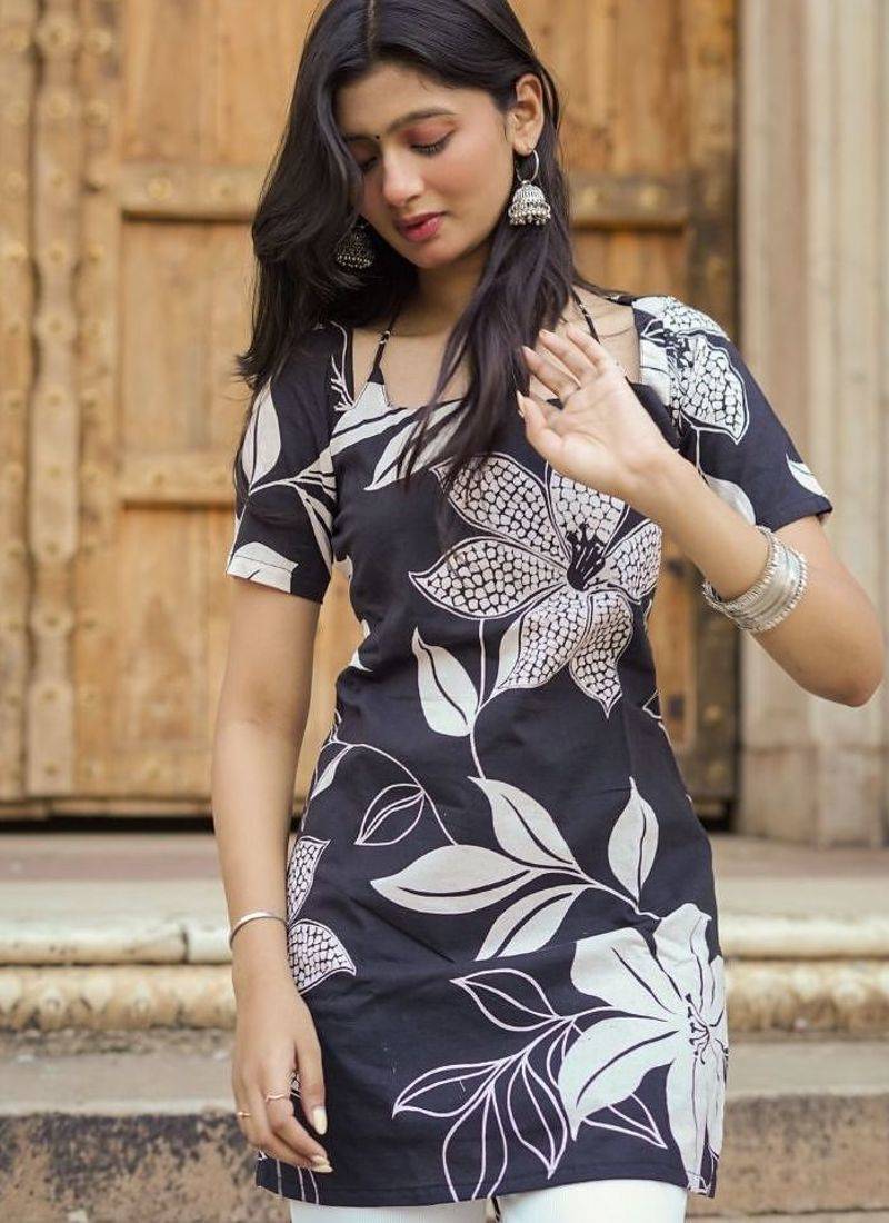Black & White Digital Print Cotton Short Kurti