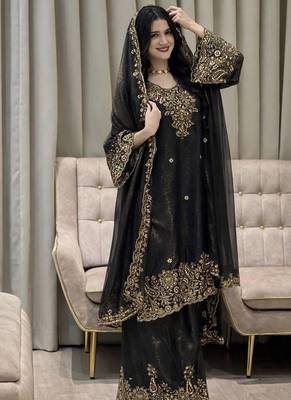 Black nc moss silk blend kurti palazzo set with embroidered dupatta 1