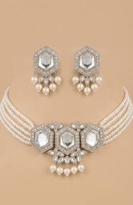 Hex pearl crystal choker set 4