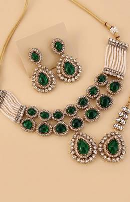 Emerald gold layered necklace set 4