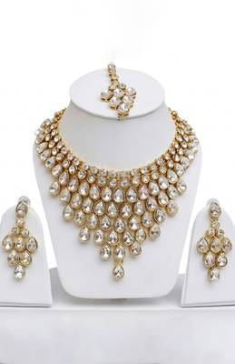 Gold crystal bridal maang tikka, necklace & earring set 2